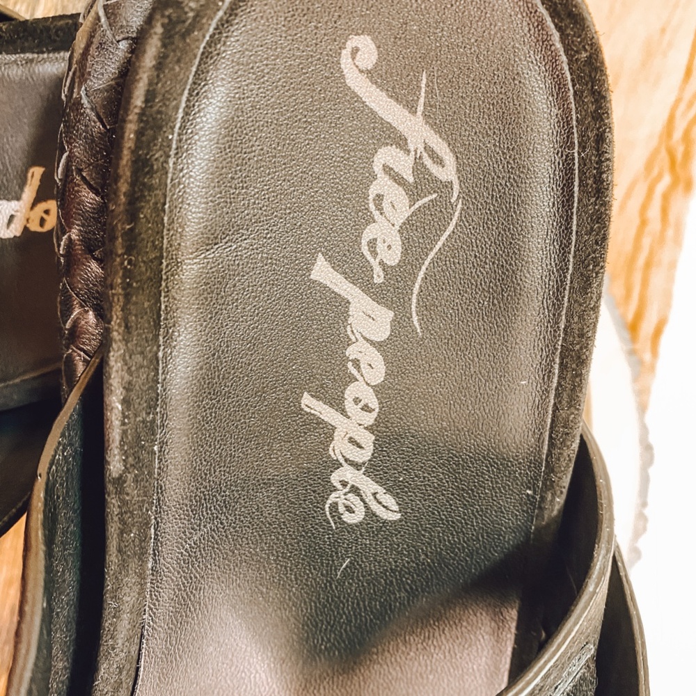 Free People Panama Footbed Black Buckle Lug Sandal - Picture 3 of 6